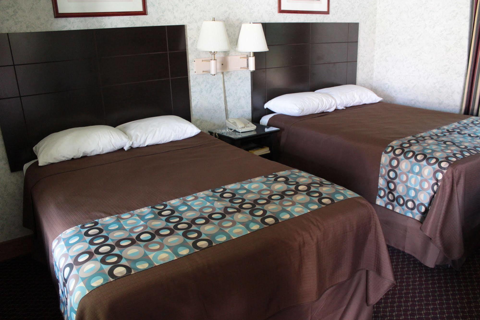 Wagon Wheel Inn Lenox Luaran gambar